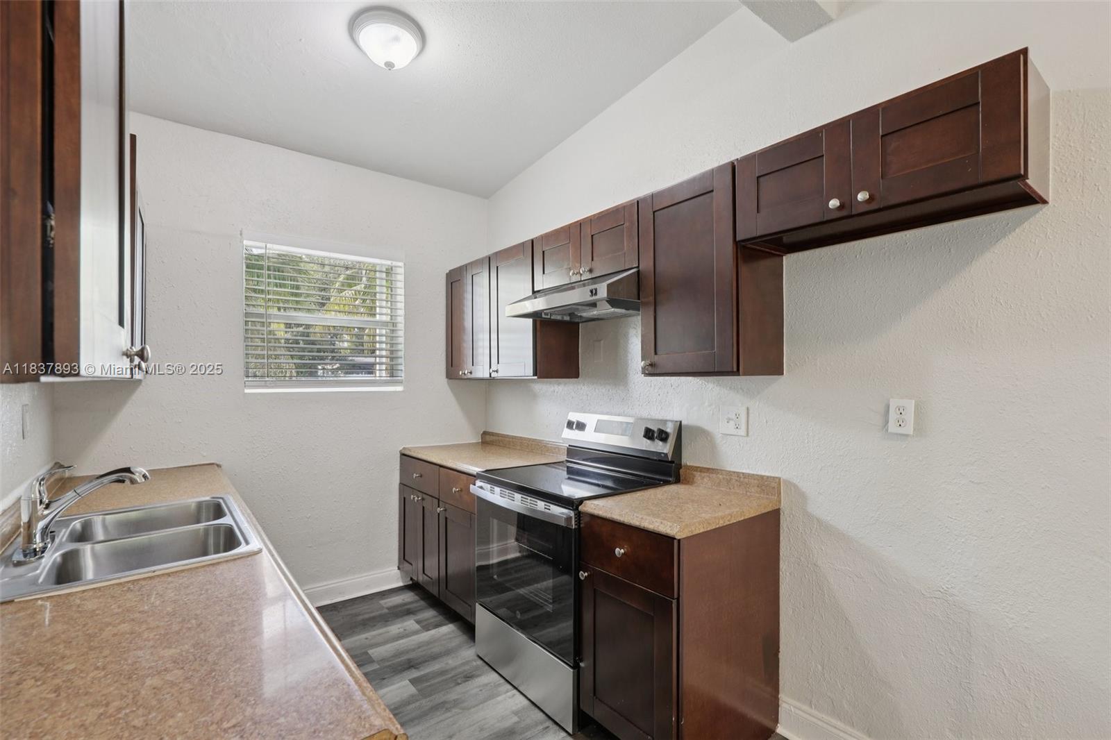 LAKE FOREST SEC 4 - Residential