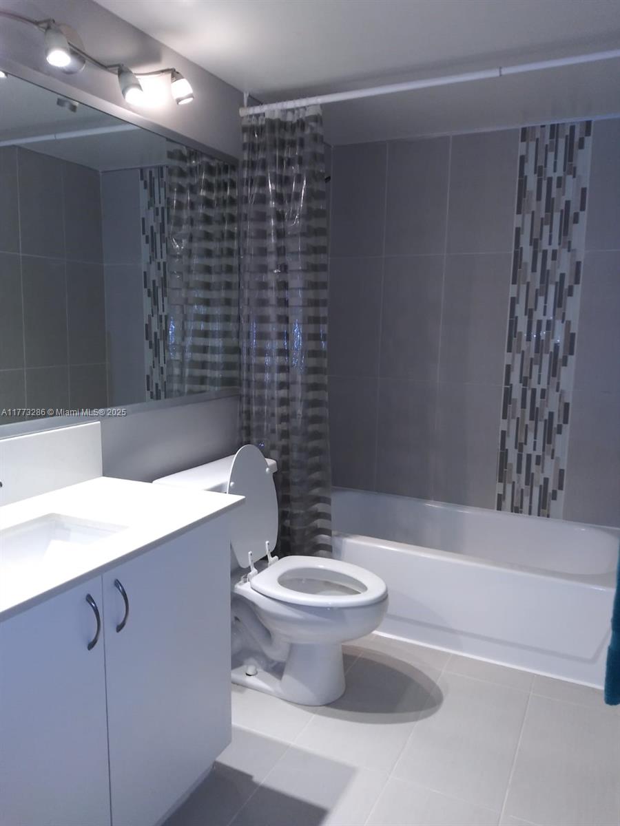 THE YACHT CLUB AT AVENTUR - Residential