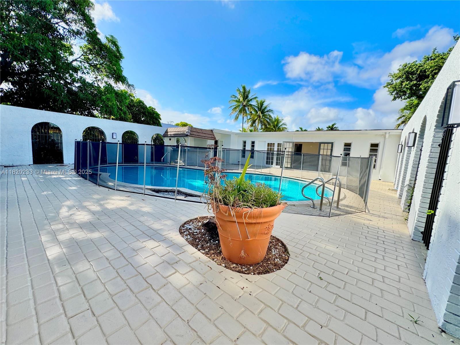 HOLLYWOOD HILLS - Residential Lease