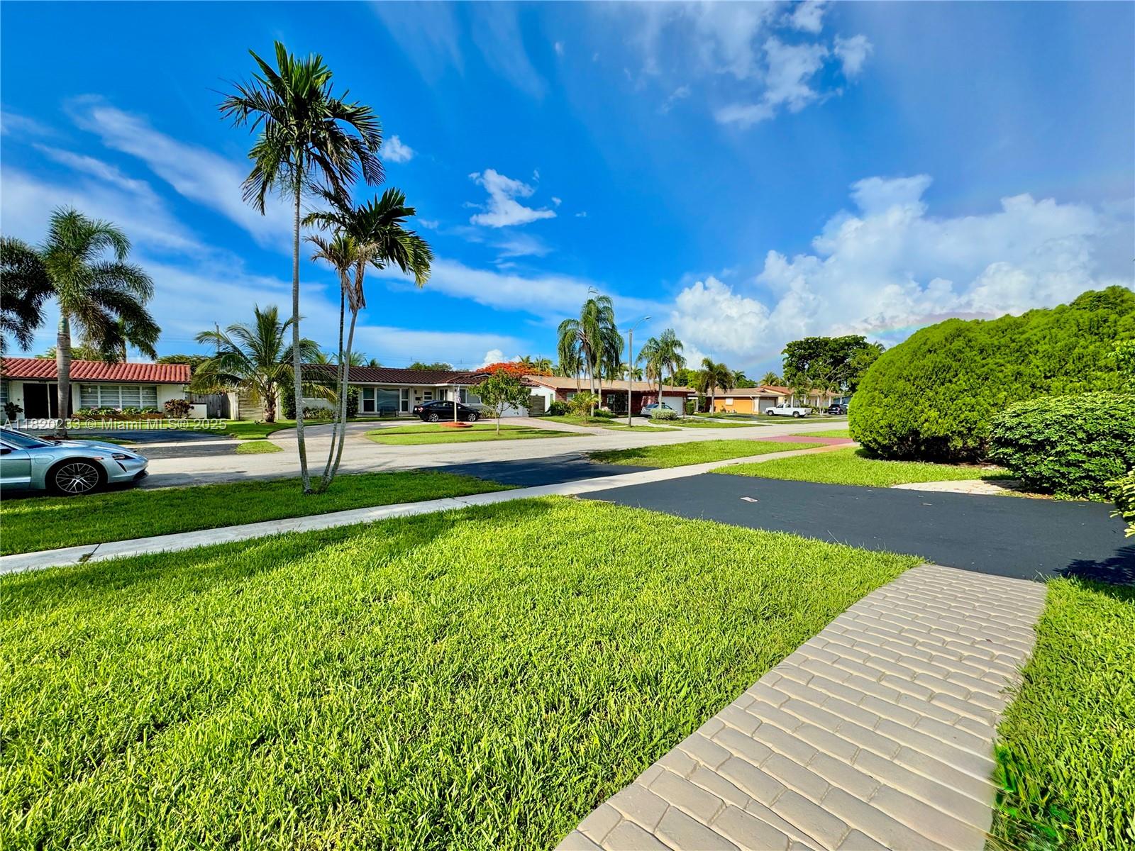 HOLLYWOOD HILLS - Residential Lease