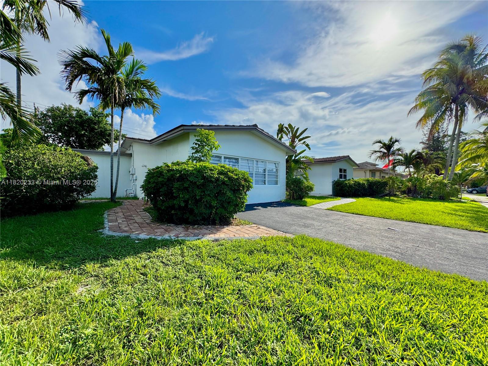 HOLLYWOOD HILLS - Residential Lease