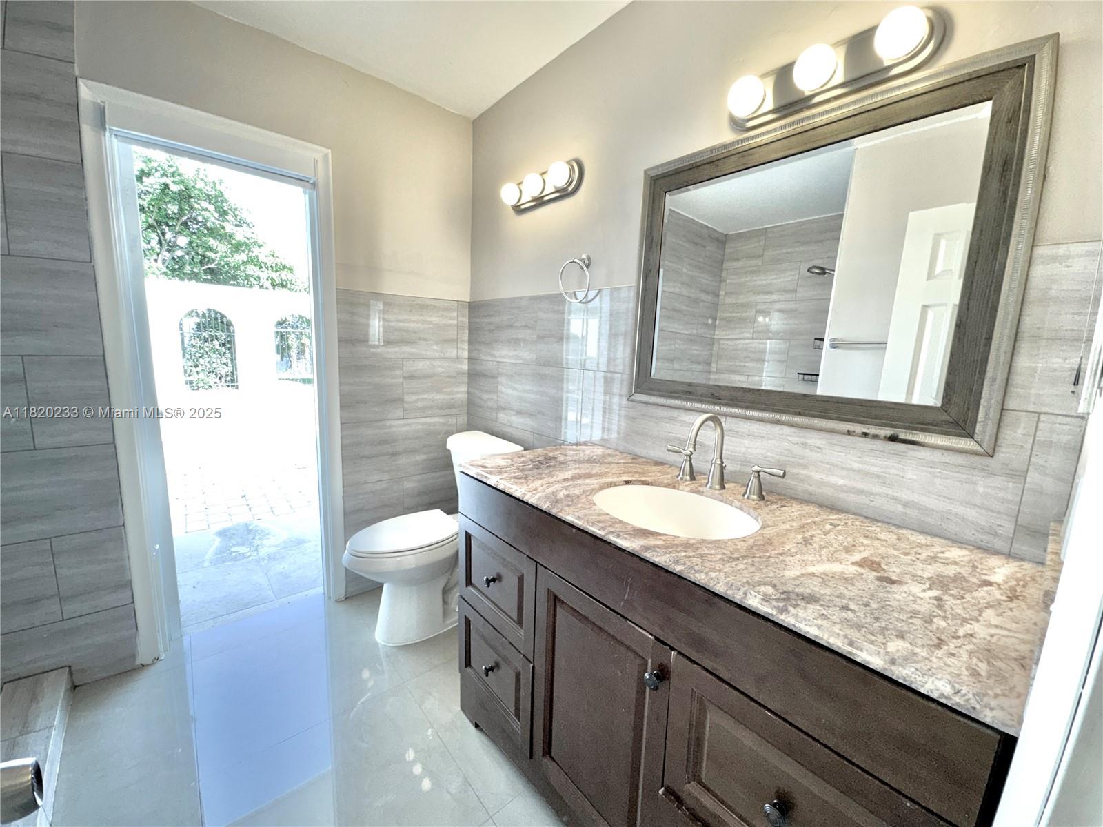 HOLLYWOOD HILLS - Residential Lease