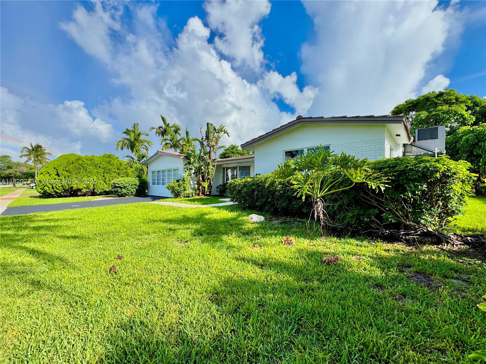 HOLLYWOOD HILLS - Residential Lease