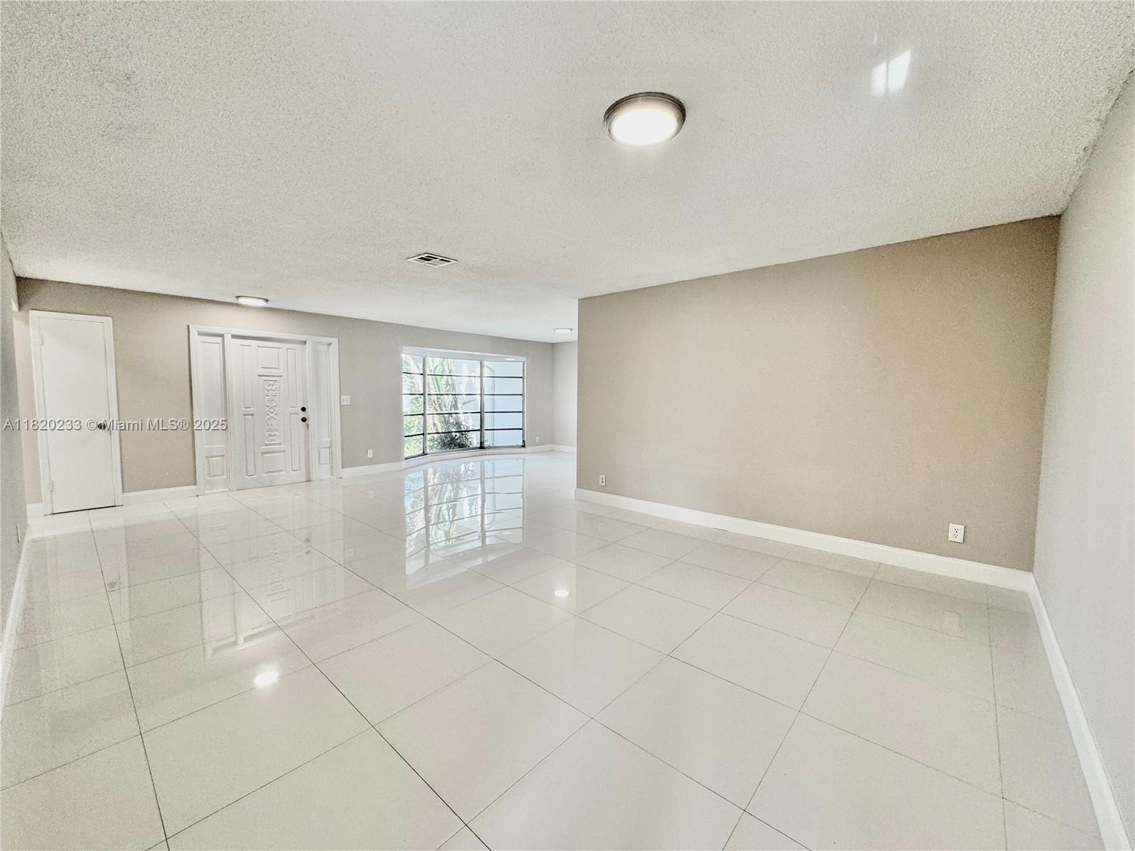 HOLLYWOOD HILLS - Residential Lease