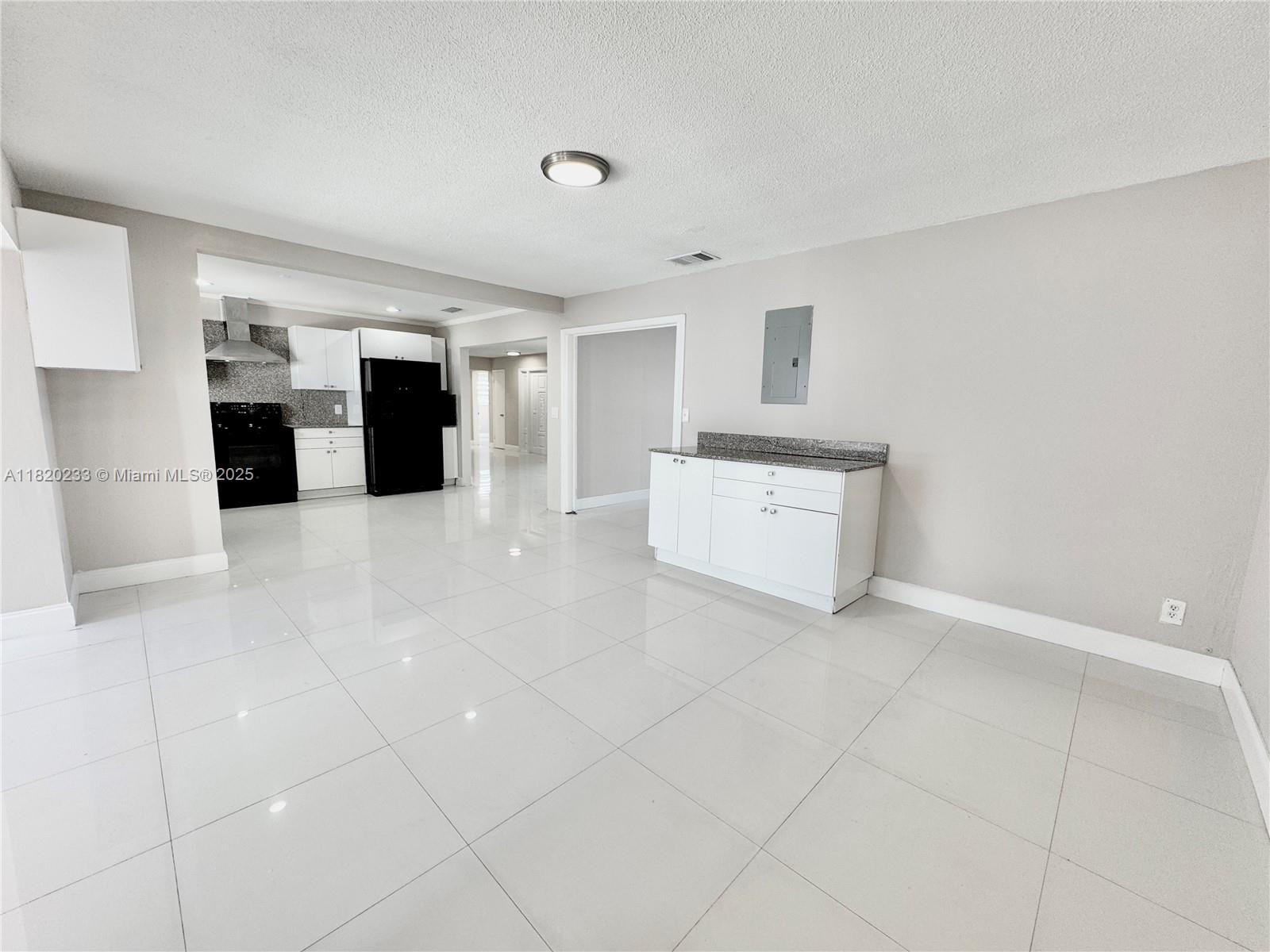 HOLLYWOOD HILLS - Residential Lease