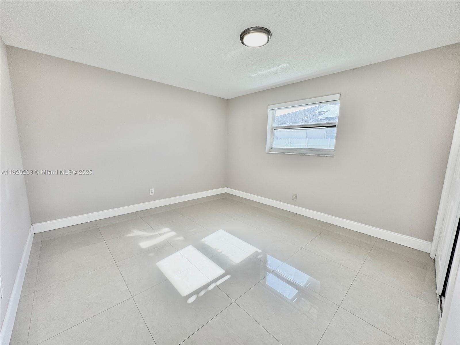 HOLLYWOOD HILLS - Residential Lease