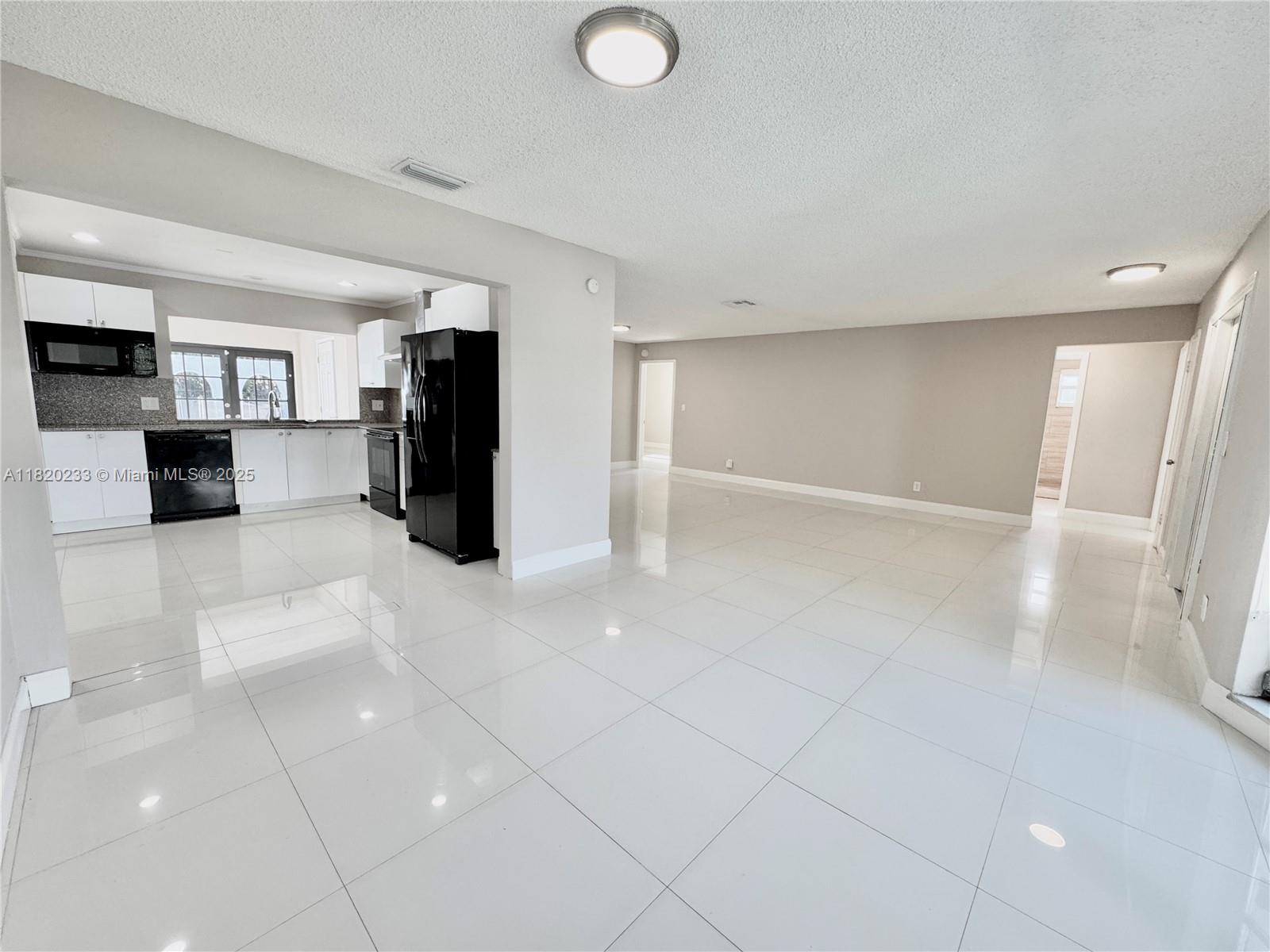 HOLLYWOOD HILLS - Residential Lease