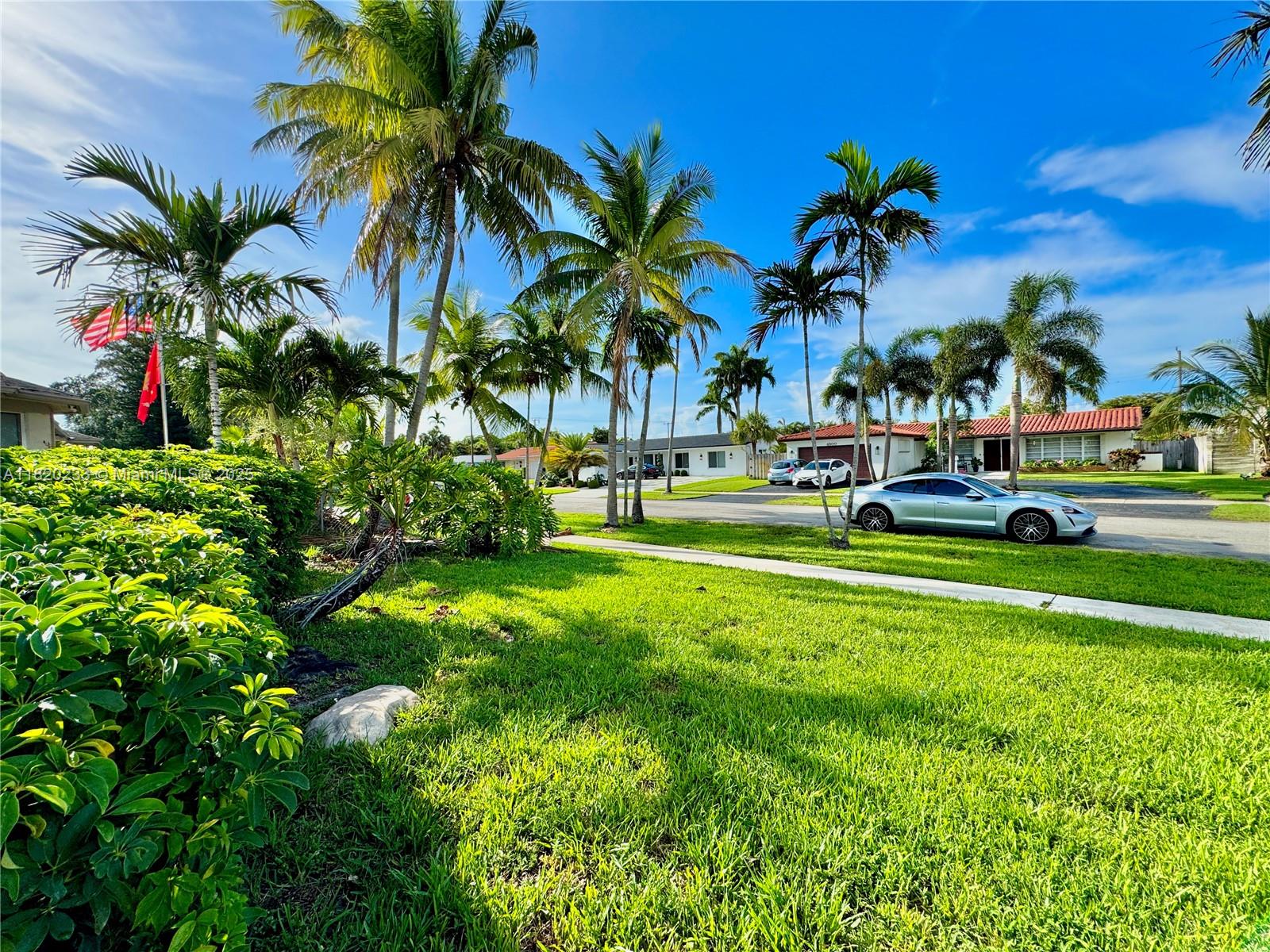 HOLLYWOOD HILLS - Residential Lease