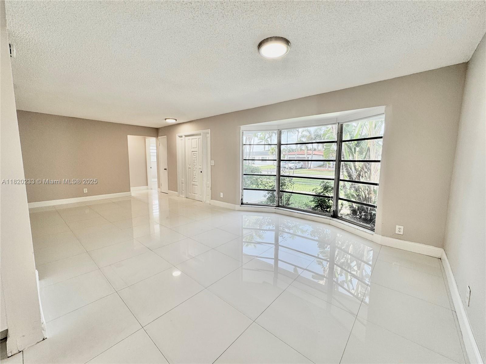 HOLLYWOOD HILLS - Residential Lease