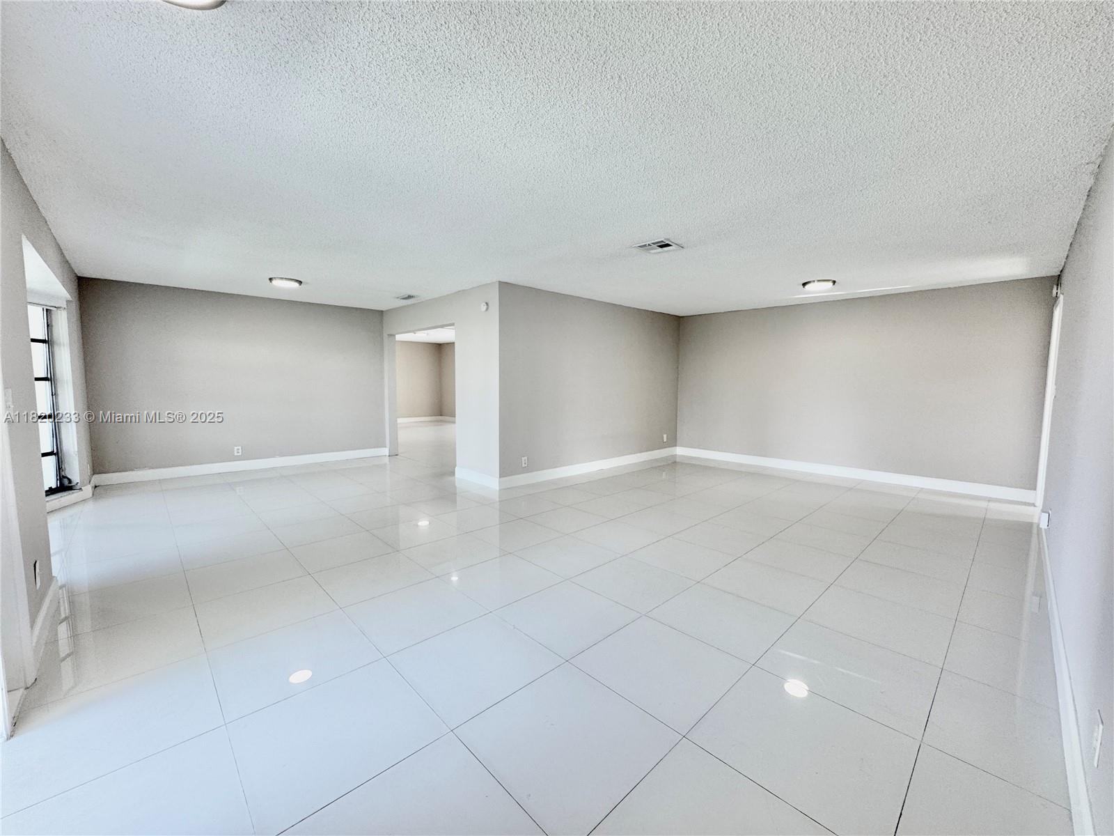 HOLLYWOOD HILLS - Residential Lease