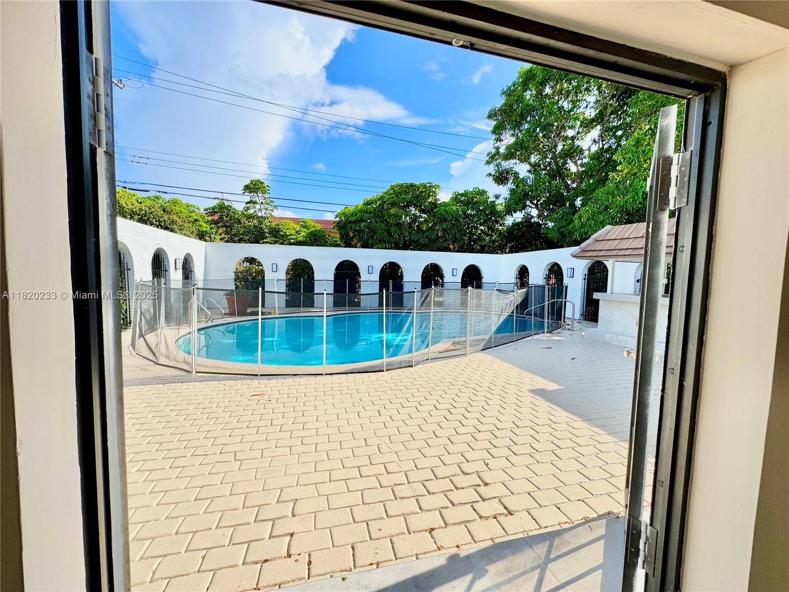 HOLLYWOOD HILLS - Residential Lease