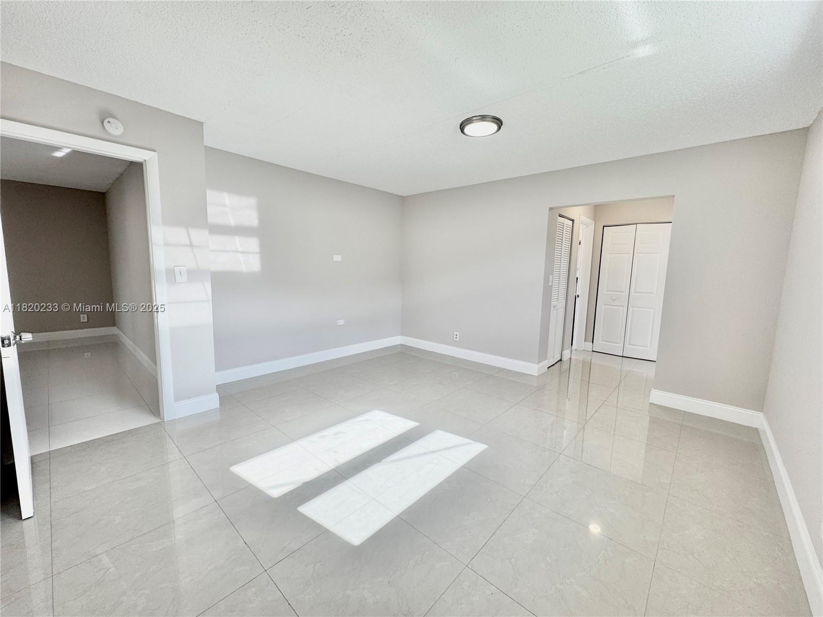 HOLLYWOOD HILLS - Residential Lease