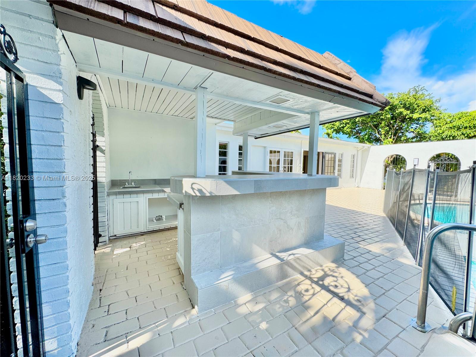 HOLLYWOOD HILLS - Residential Lease