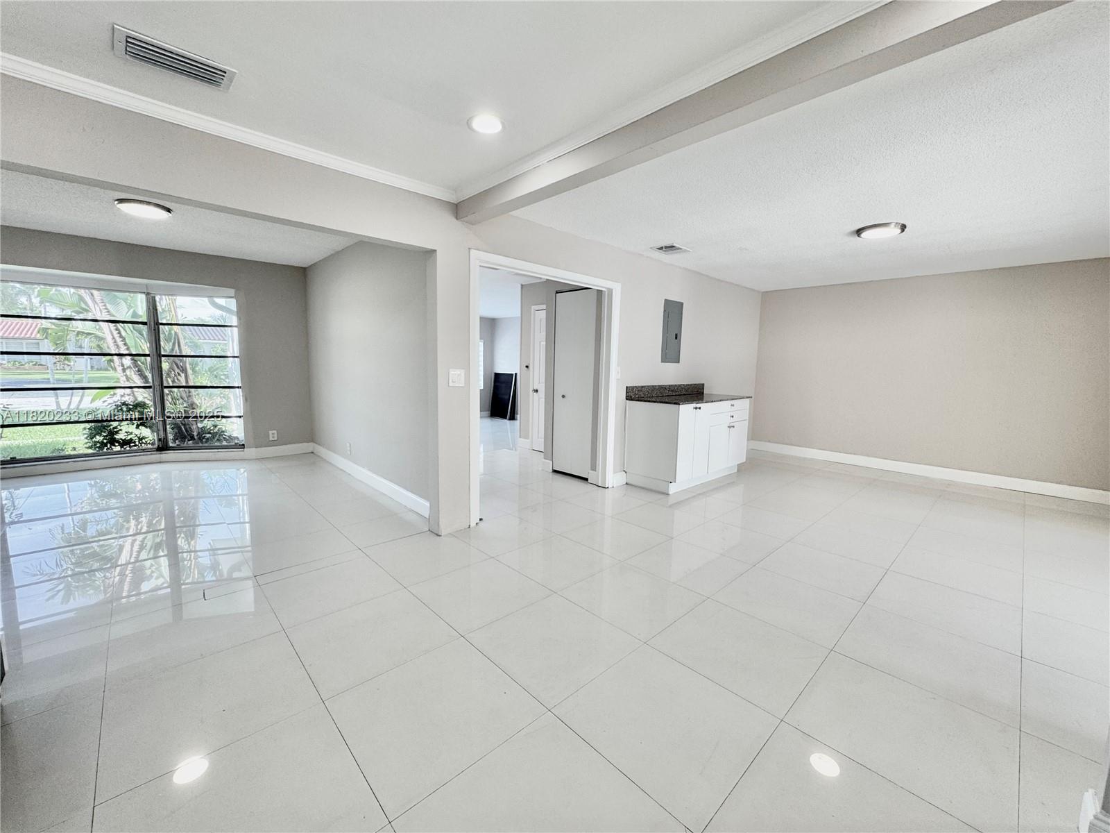 HOLLYWOOD HILLS - Residential Lease