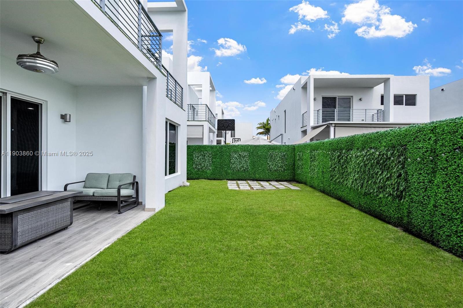 DORAL PALMS SOUTH - Residential Lease