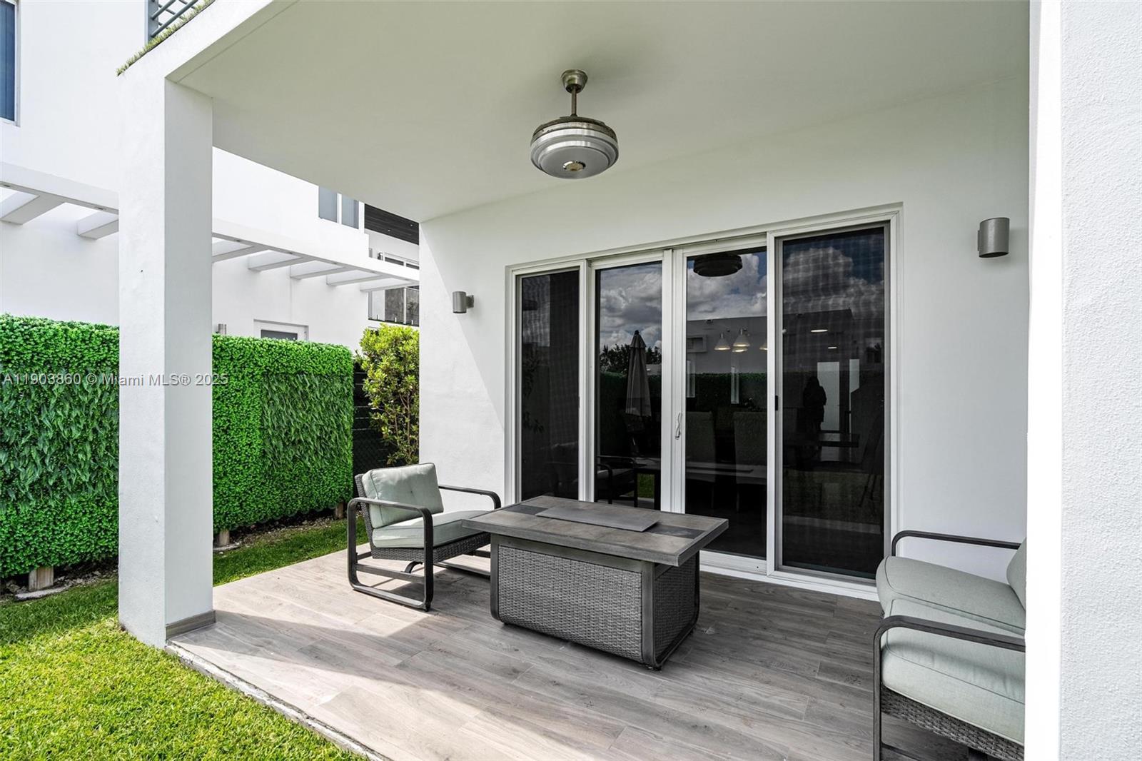 DORAL PALMS SOUTH - Residential Lease