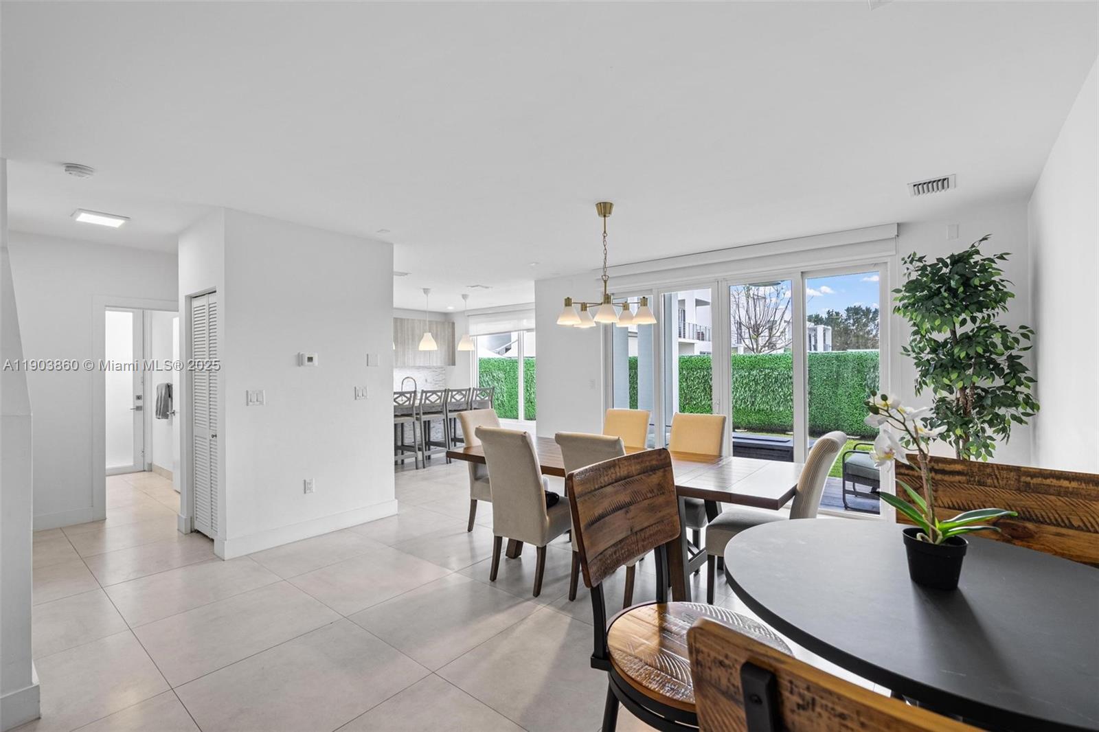 DORAL PALMS SOUTH - Residential Lease