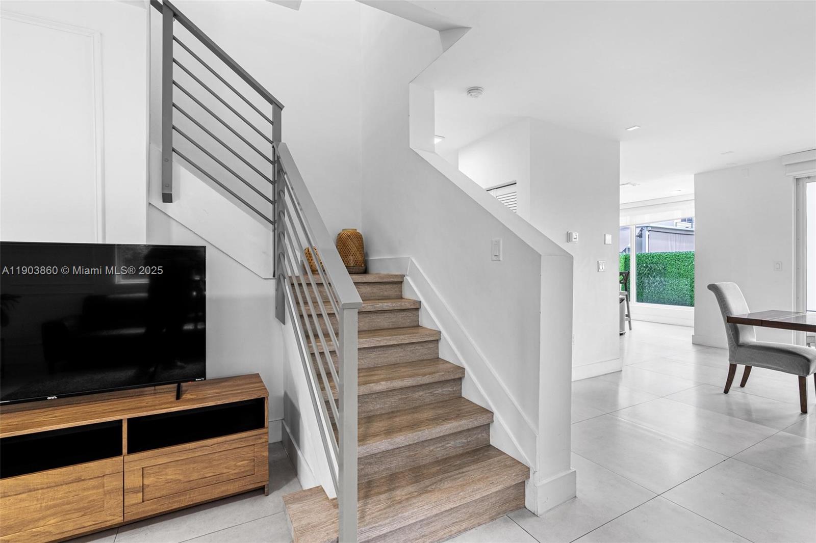 DORAL PALMS SOUTH - Residential Lease