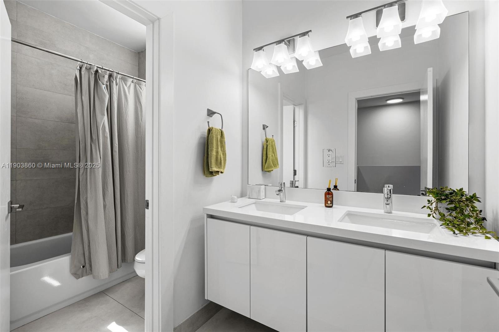 DORAL PALMS SOUTH - Residential Lease