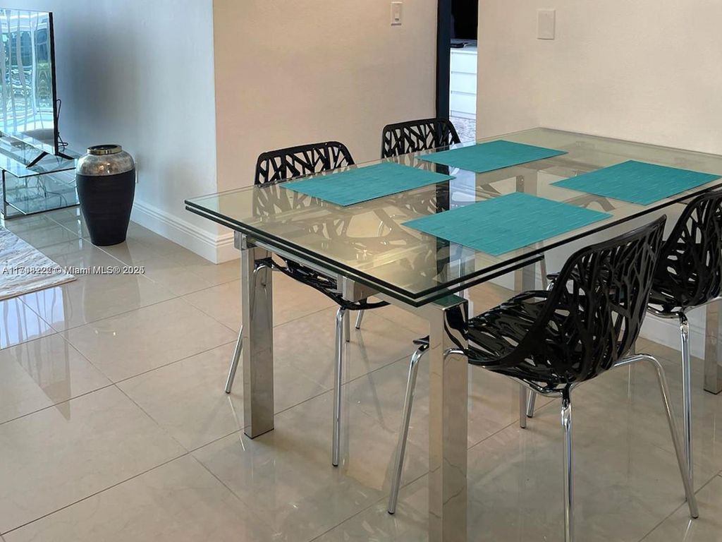 Photo of Hollywood, FL 33019 (MLS # A11748222)