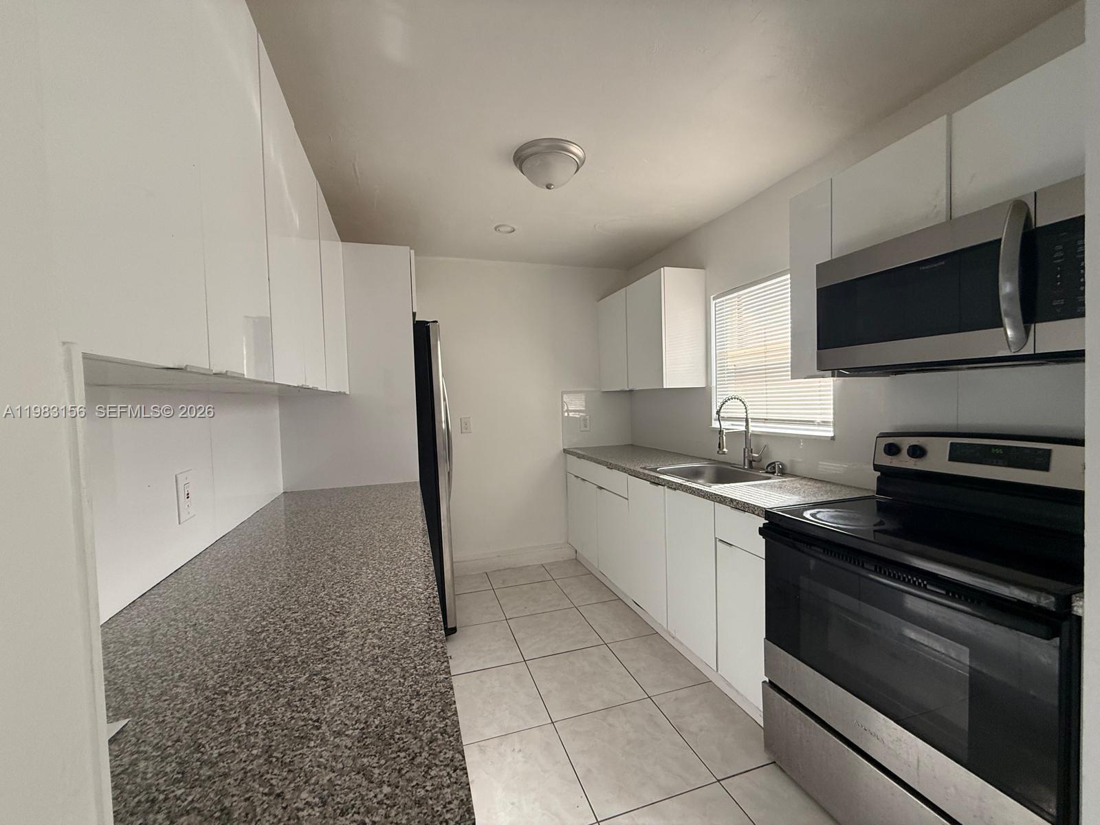 LAUDERDALE MANORS AMD PLA - Residential Lease