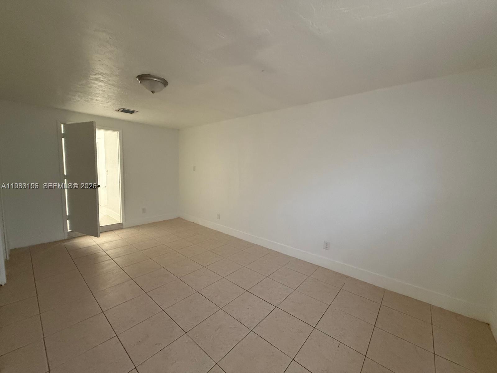 LAUDERDALE MANORS AMD PLA - Residential Lease