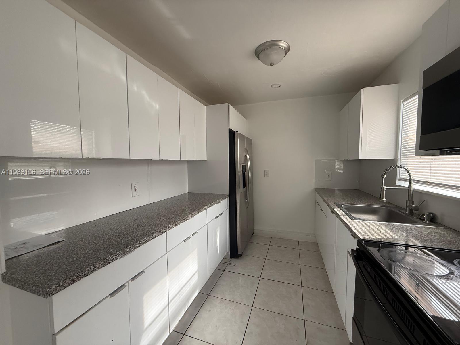 LAUDERDALE MANORS AMD PLA - Residential Lease