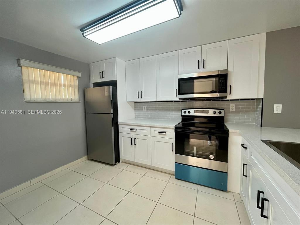 SHERWOOD SQUARE CONDOMINI - Residential