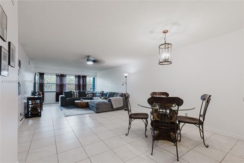 Photo of 2906 SW 21st Ter #312D, Delray Beach, FL 33445 (MLS # A11968483)
