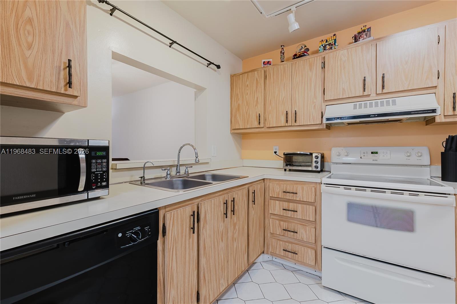 DELRAY OAKS CONDO - Residential