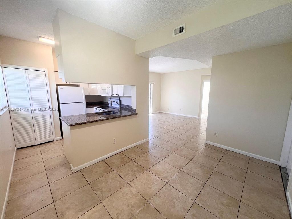 Photo of 731 Cypress Ln #I8, Deerfield Beach, FL 33064 (MLS # A11900704)