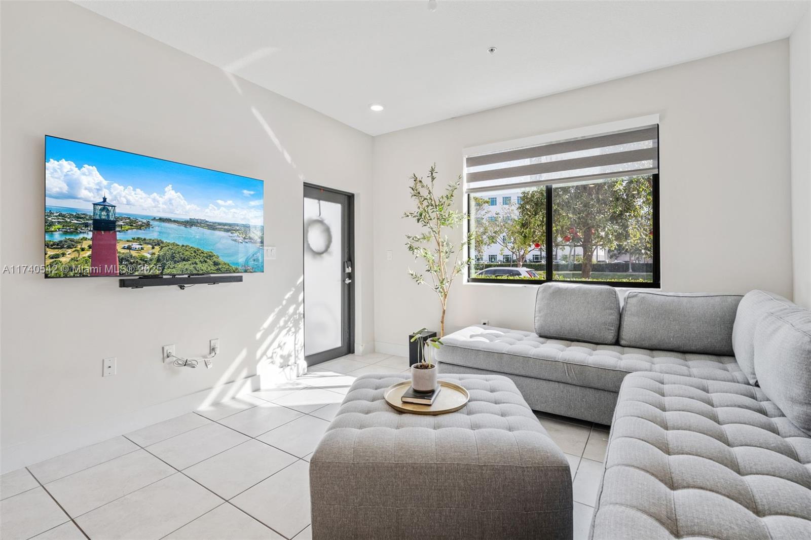 DOWNTOWN DORAL SOUTH PHAS - Residential