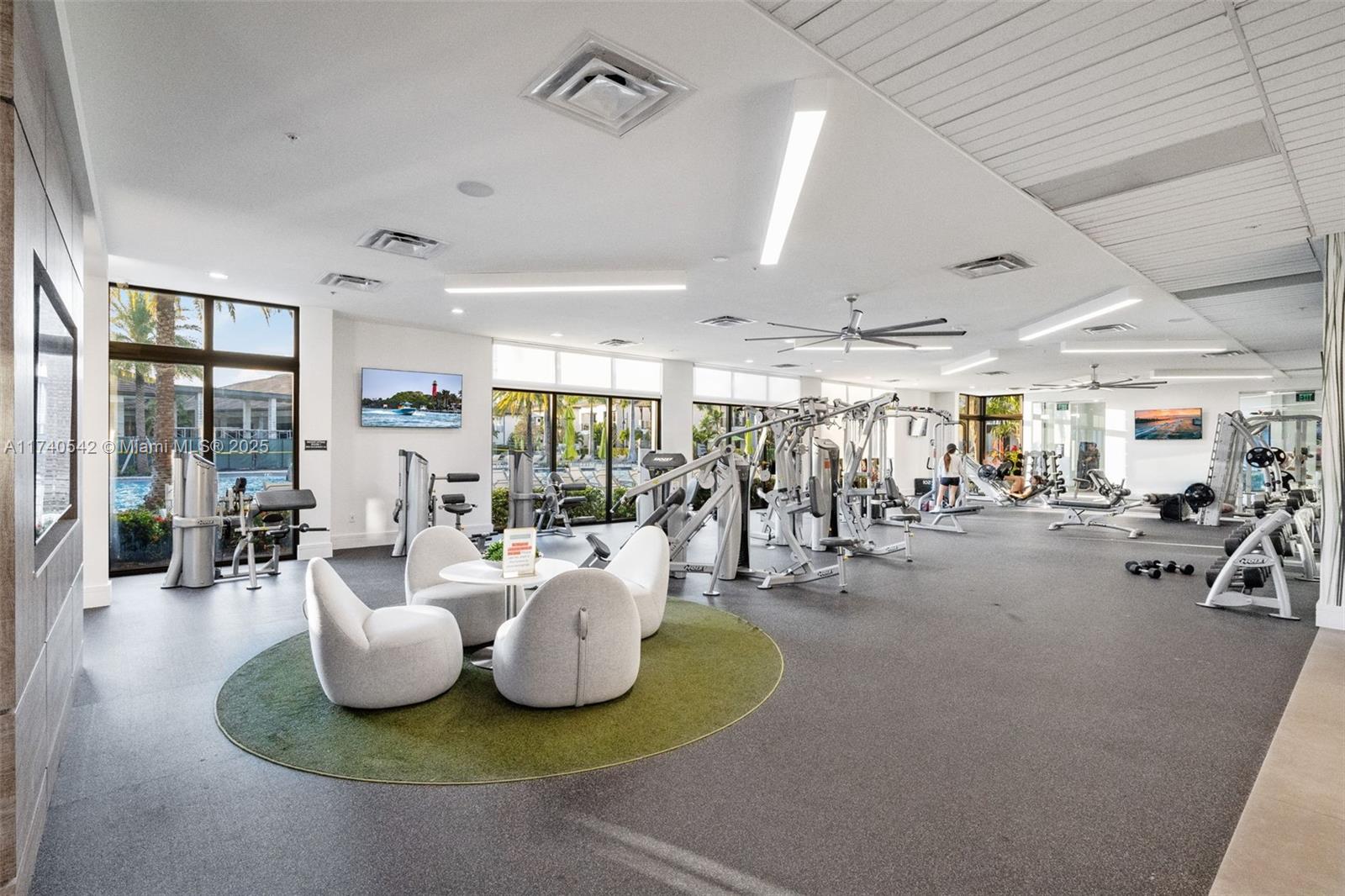 DOWNTOWN DORAL SOUTH PHAS - Residential