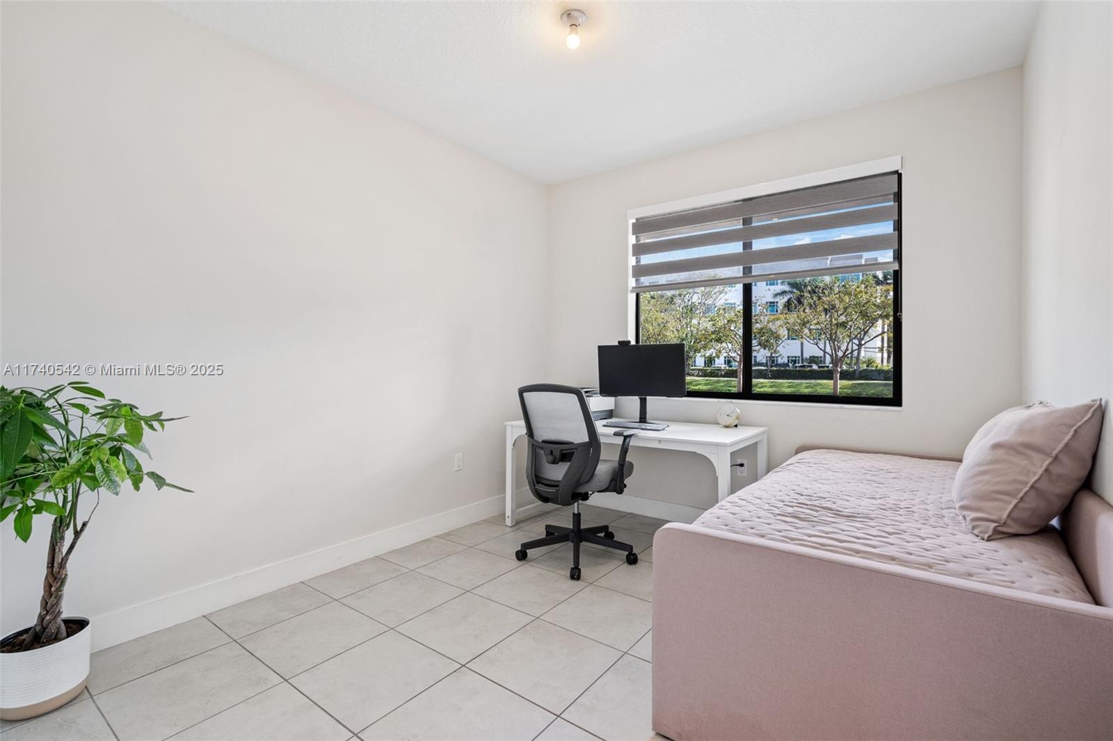 DOWNTOWN DORAL SOUTH PHAS - Residential