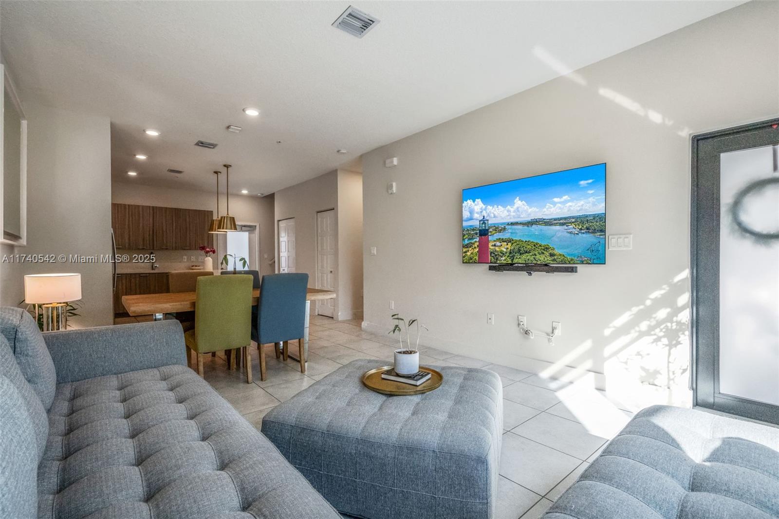 DOWNTOWN DORAL SOUTH PHAS - Residential
