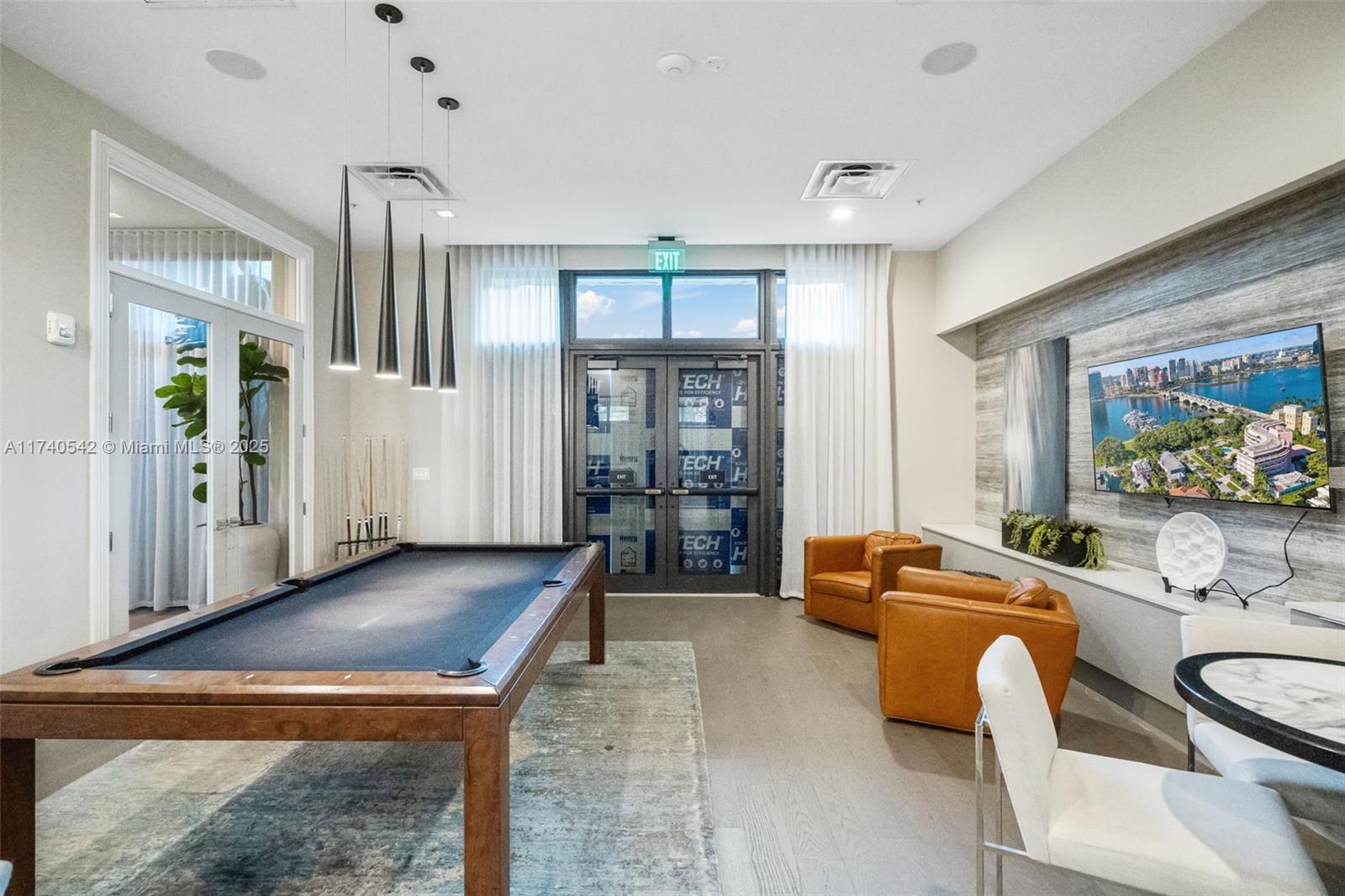 DOWNTOWN DORAL SOUTH PHAS - Residential