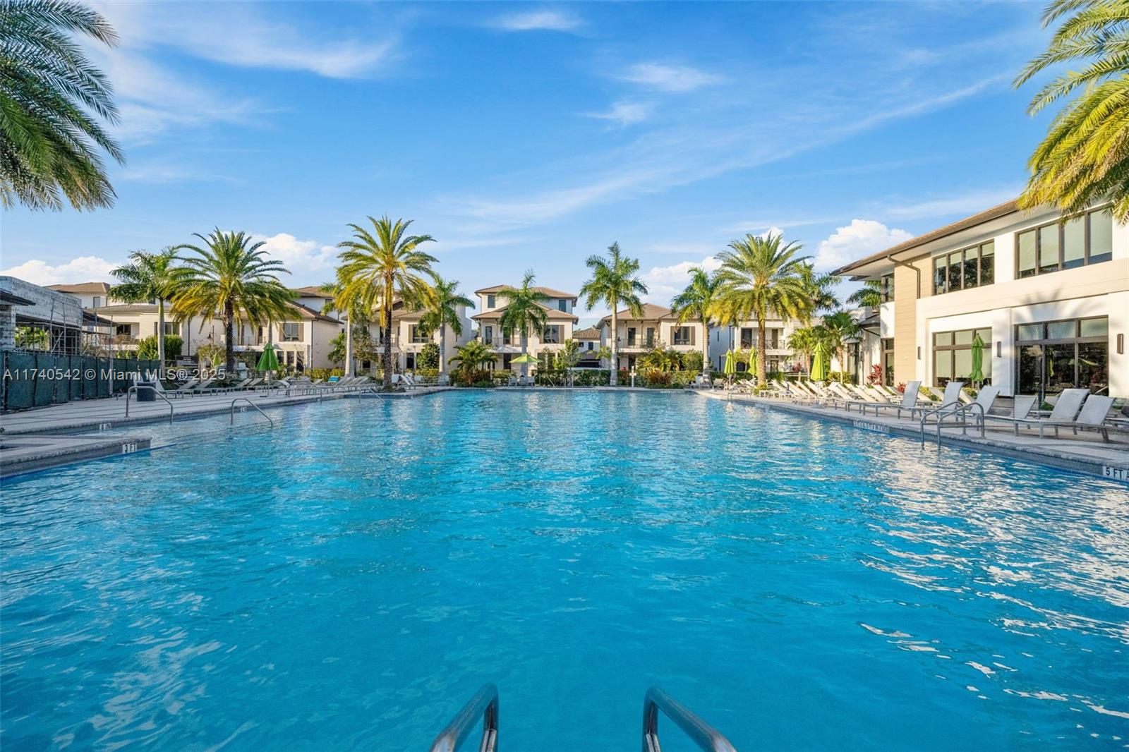 DOWNTOWN DORAL SOUTH PHAS - Residential