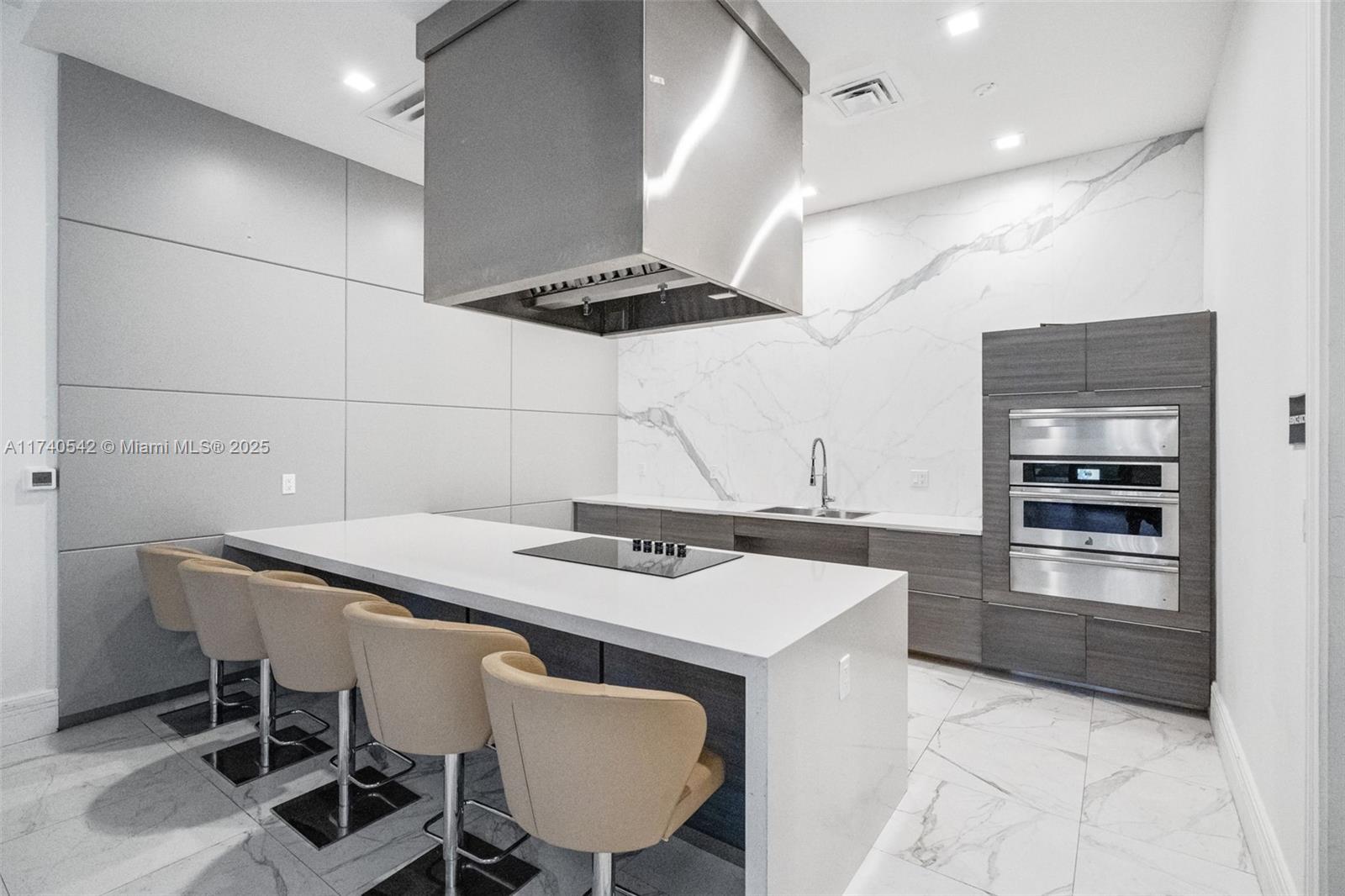DOWNTOWN DORAL SOUTH PHAS - Residential