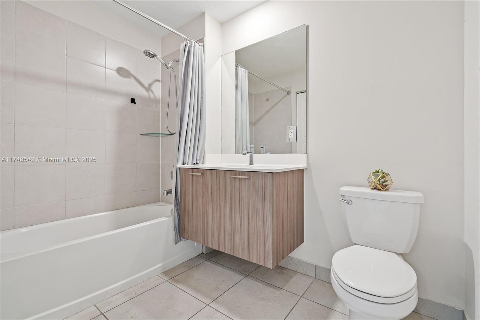 DOWNTOWN DORAL SOUTH PHAS - Residential