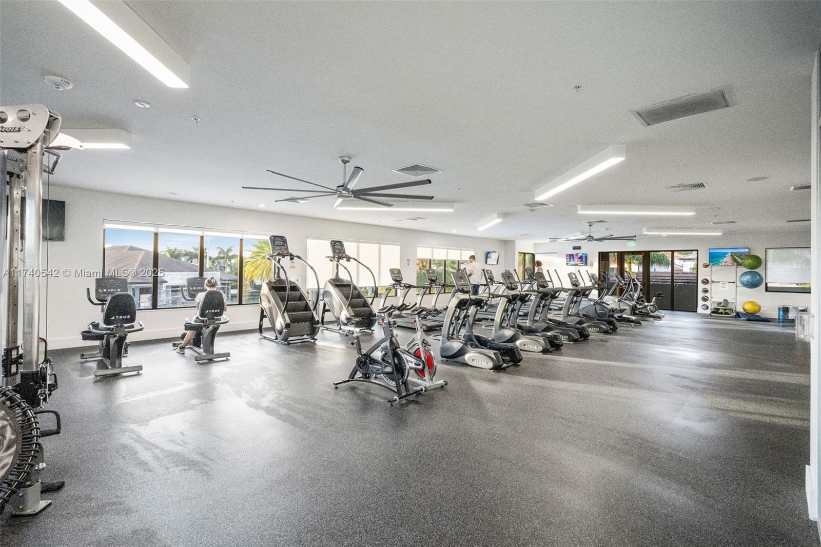 DOWNTOWN DORAL SOUTH PHAS - Residential