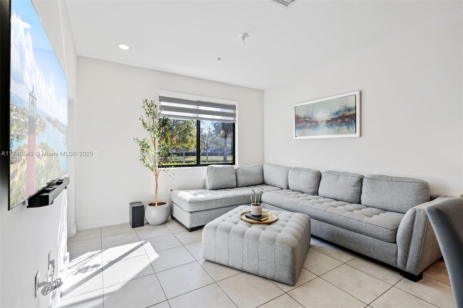 DOWNTOWN DORAL SOUTH PHAS - Residential