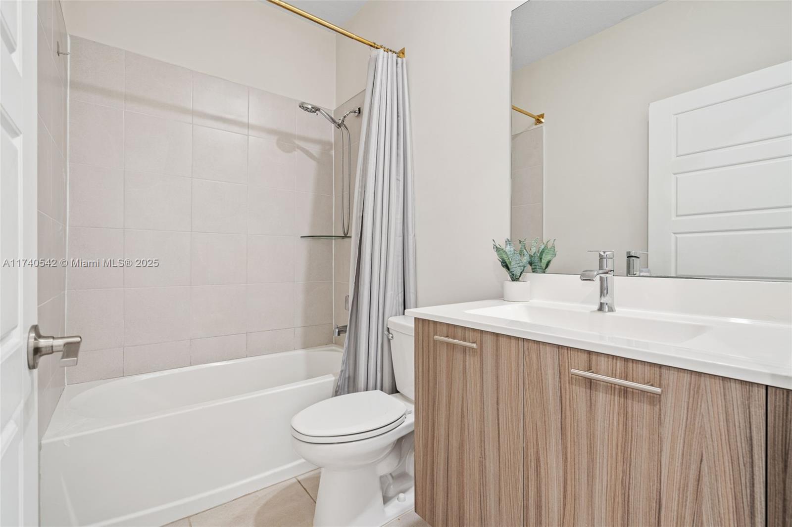 DOWNTOWN DORAL SOUTH PHAS - Residential