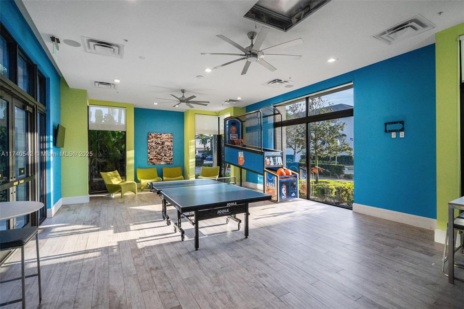 DOWNTOWN DORAL SOUTH PHAS - Residential