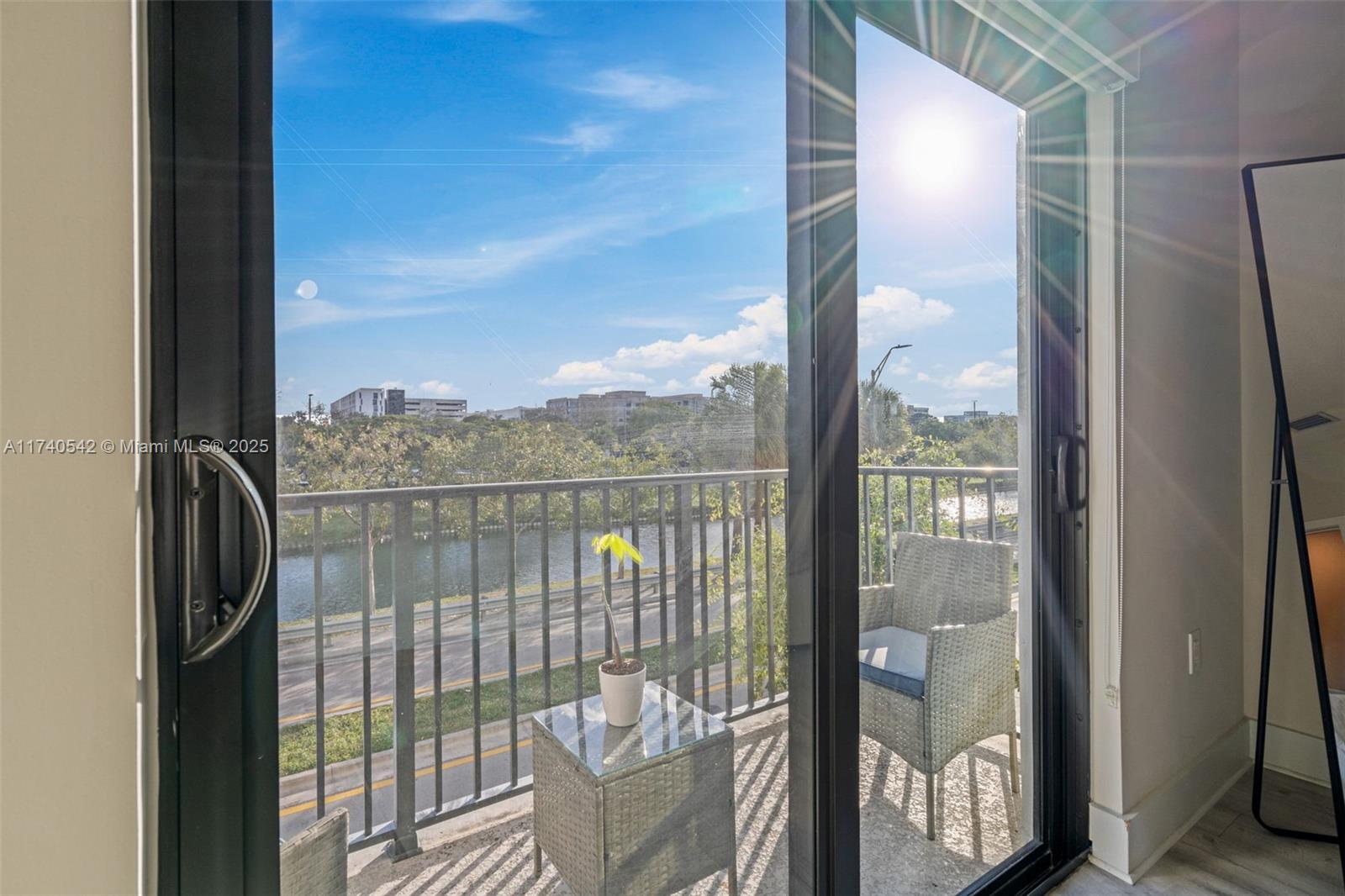 DOWNTOWN DORAL SOUTH PHAS - Residential