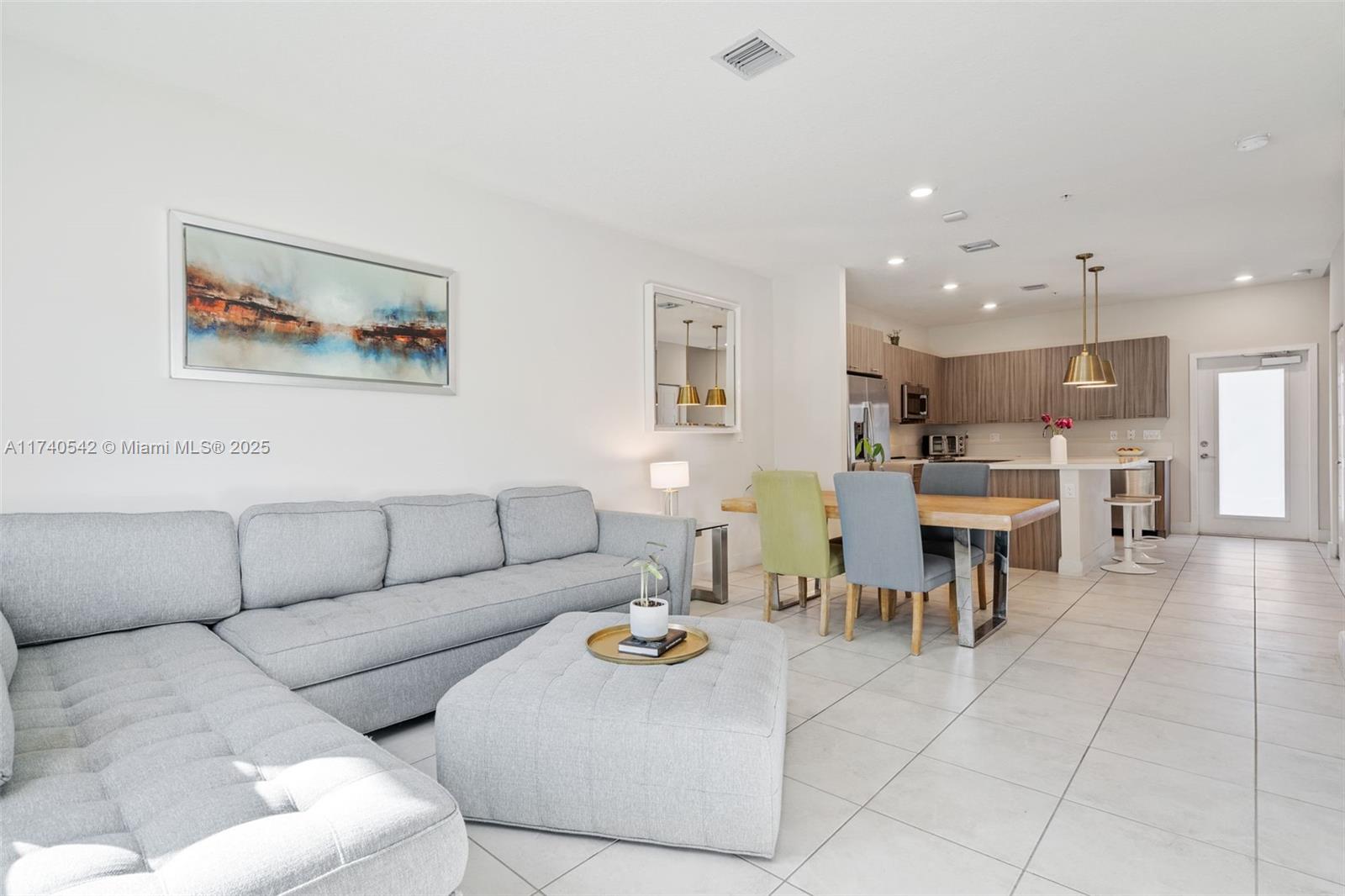 DOWNTOWN DORAL SOUTH PHAS - Residential