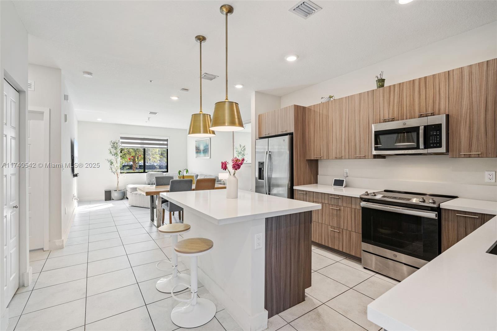 DOWNTOWN DORAL SOUTH PHAS - Residential