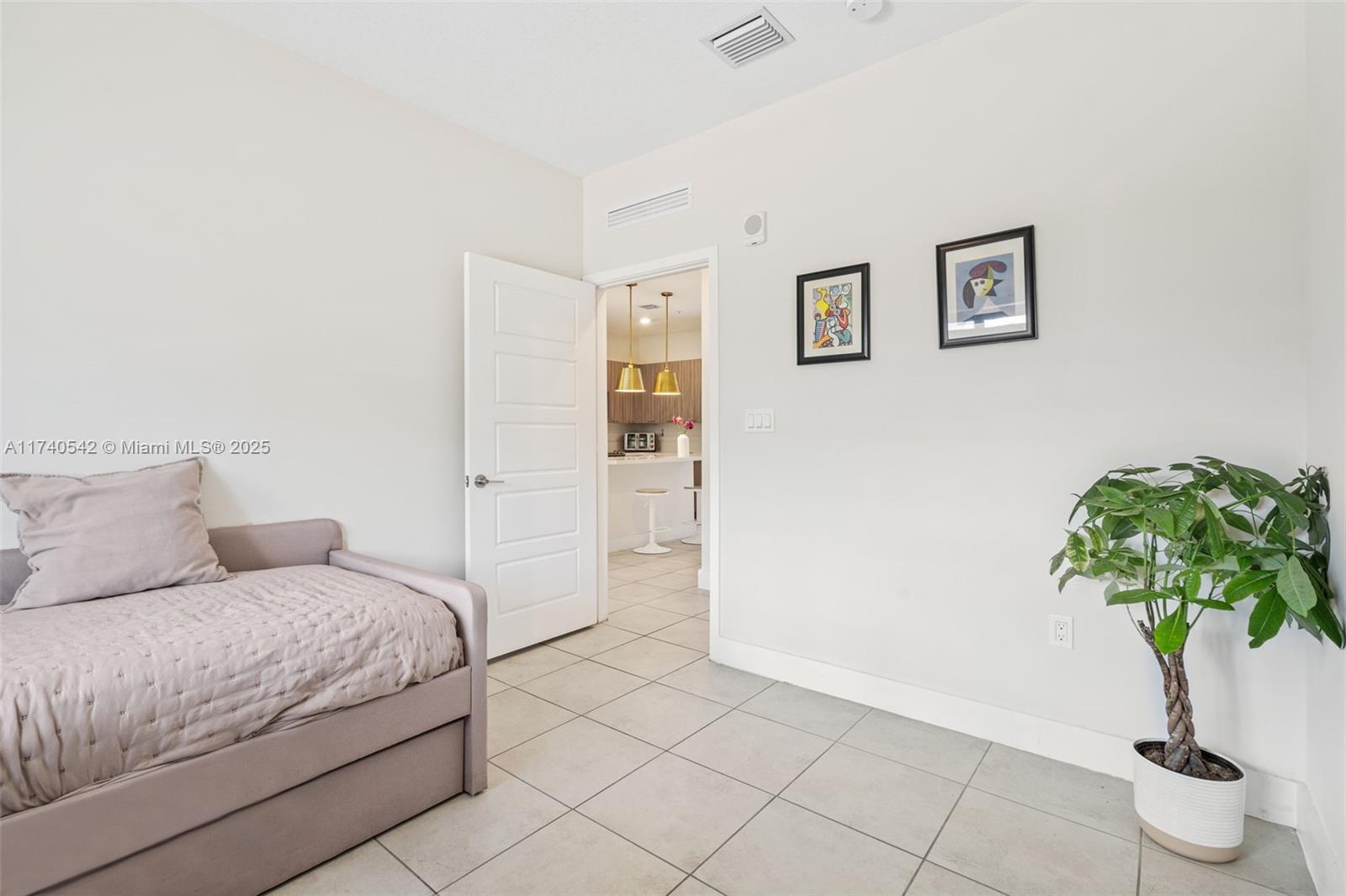 DOWNTOWN DORAL SOUTH PHAS - Residential