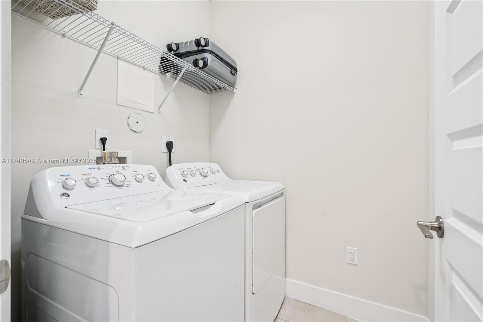 DOWNTOWN DORAL SOUTH PHAS - Residential