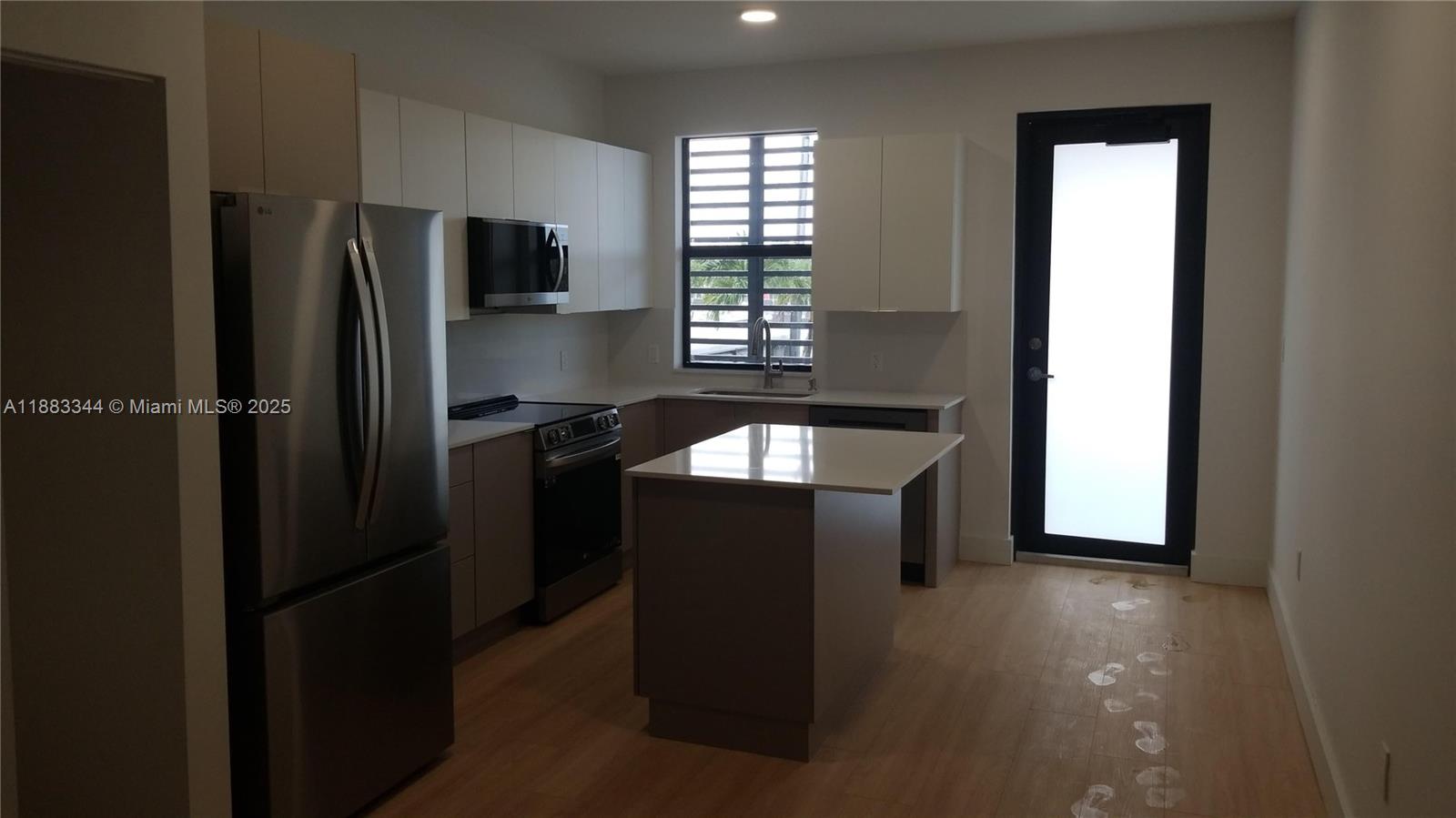 INGLESIDE PARK - Residential Lease
