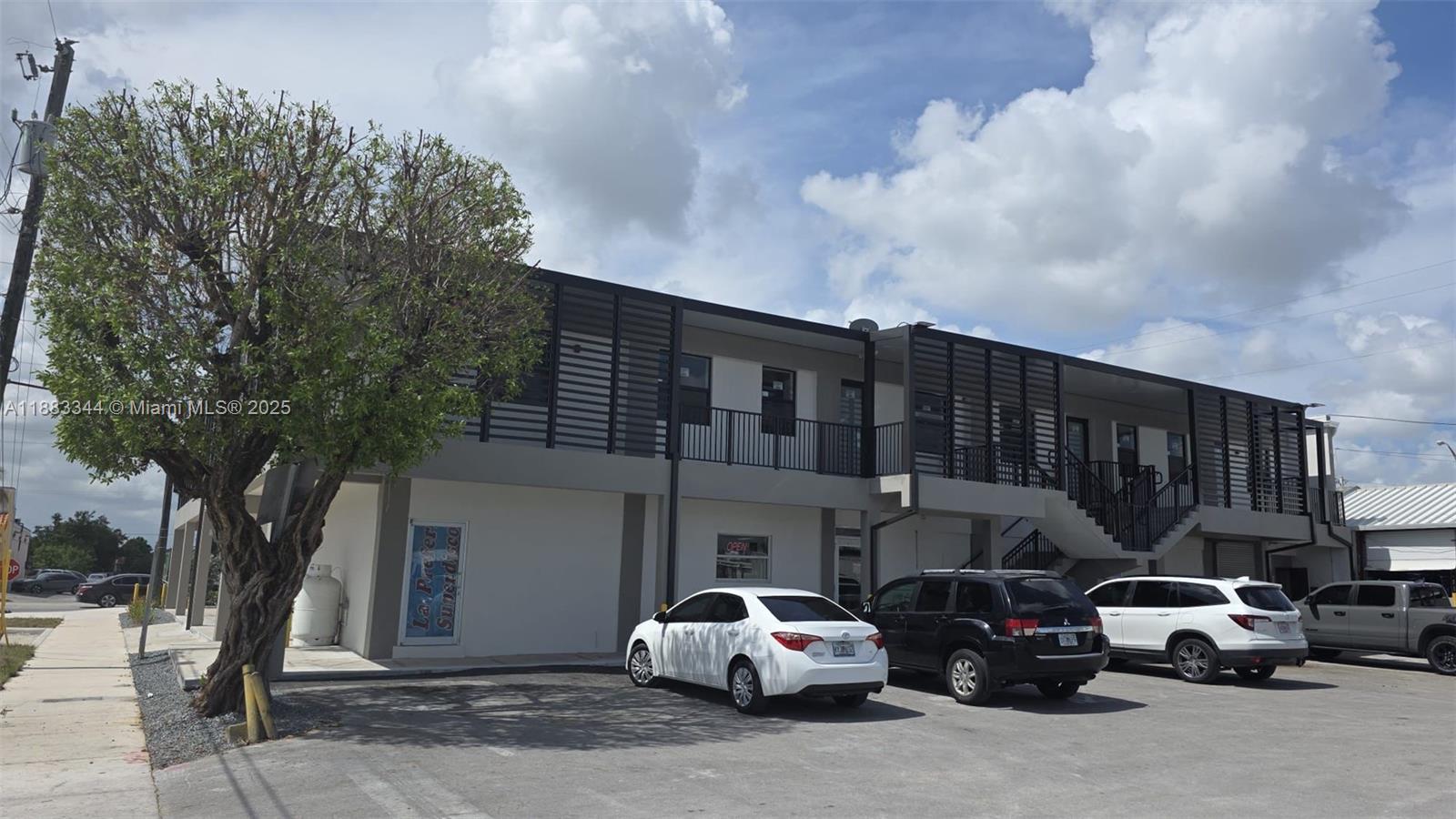 INGLESIDE PARK - Residential Lease